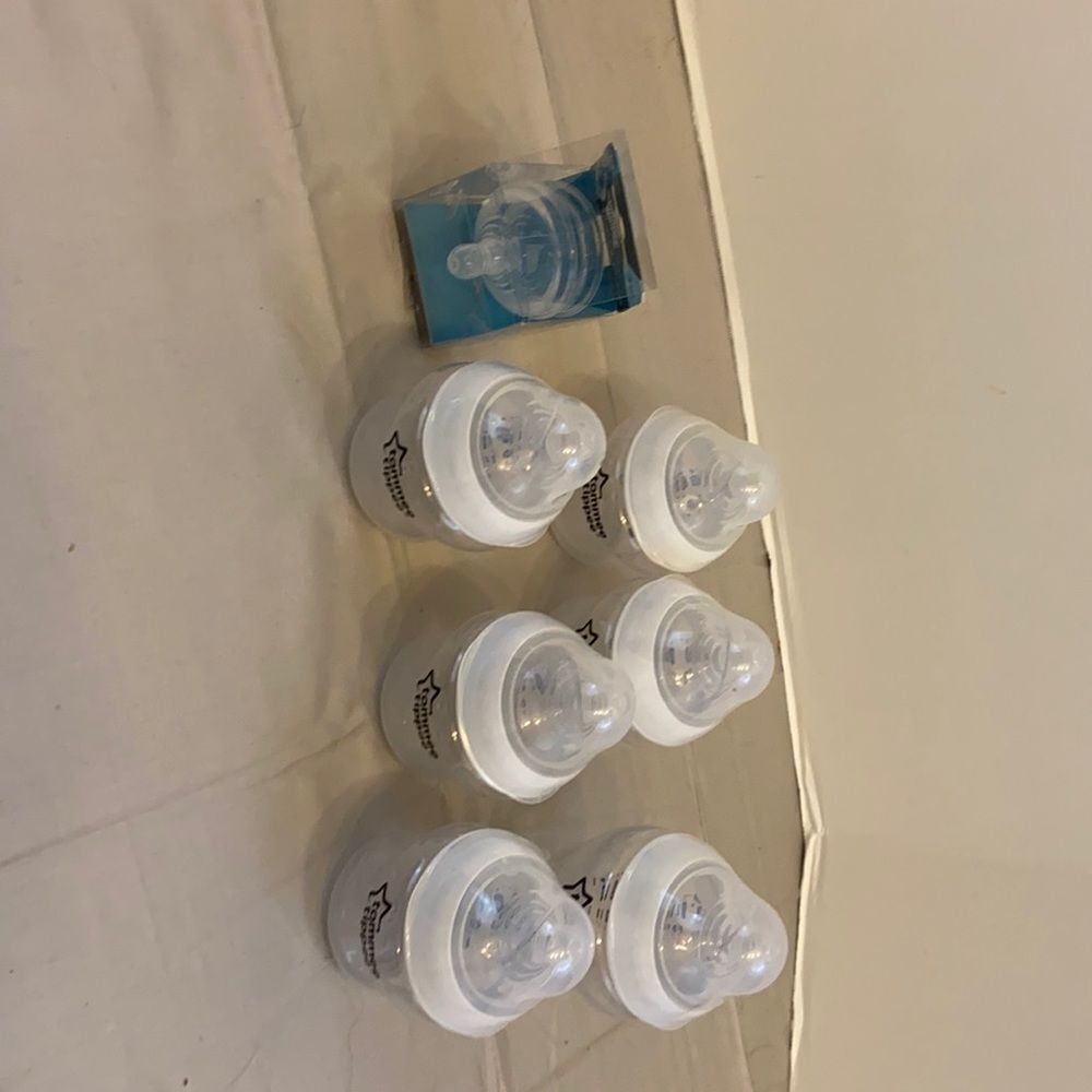 Tommee tippee bottles lot 6‎ pack & nipples